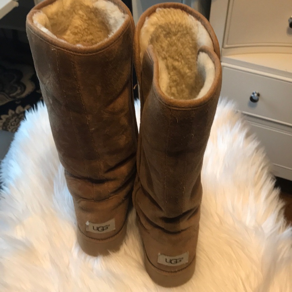 Light brown Uggs Size 7
